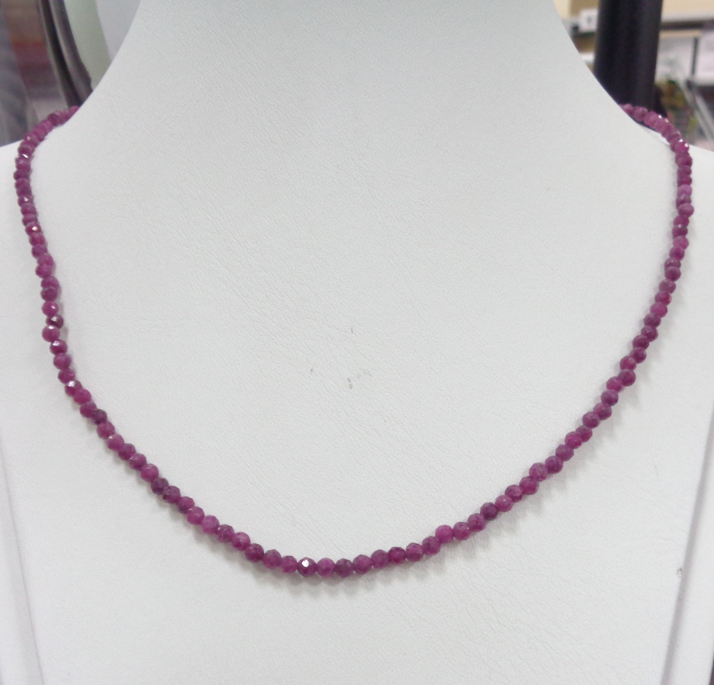 Бусы из корунда